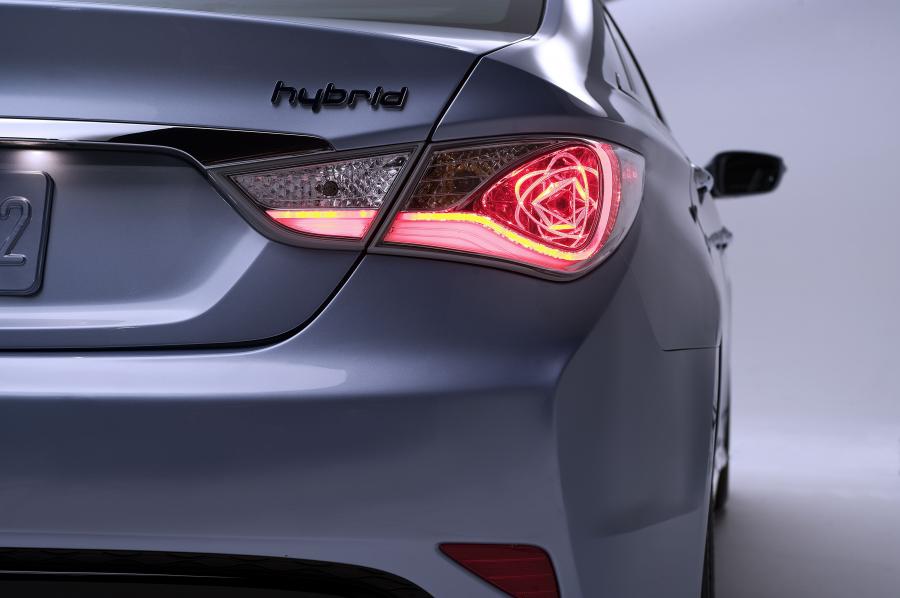  Hyundai Sonata Hybrid 2010 года  (фото 8 из 83)